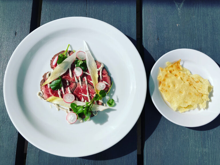 Beef carpaccio with Sardinian music bread